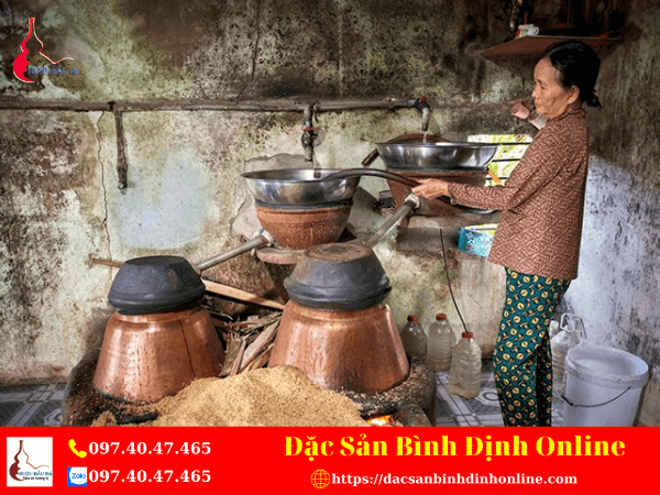 Chưng Chất Rượu Bằng Nồi Đồng